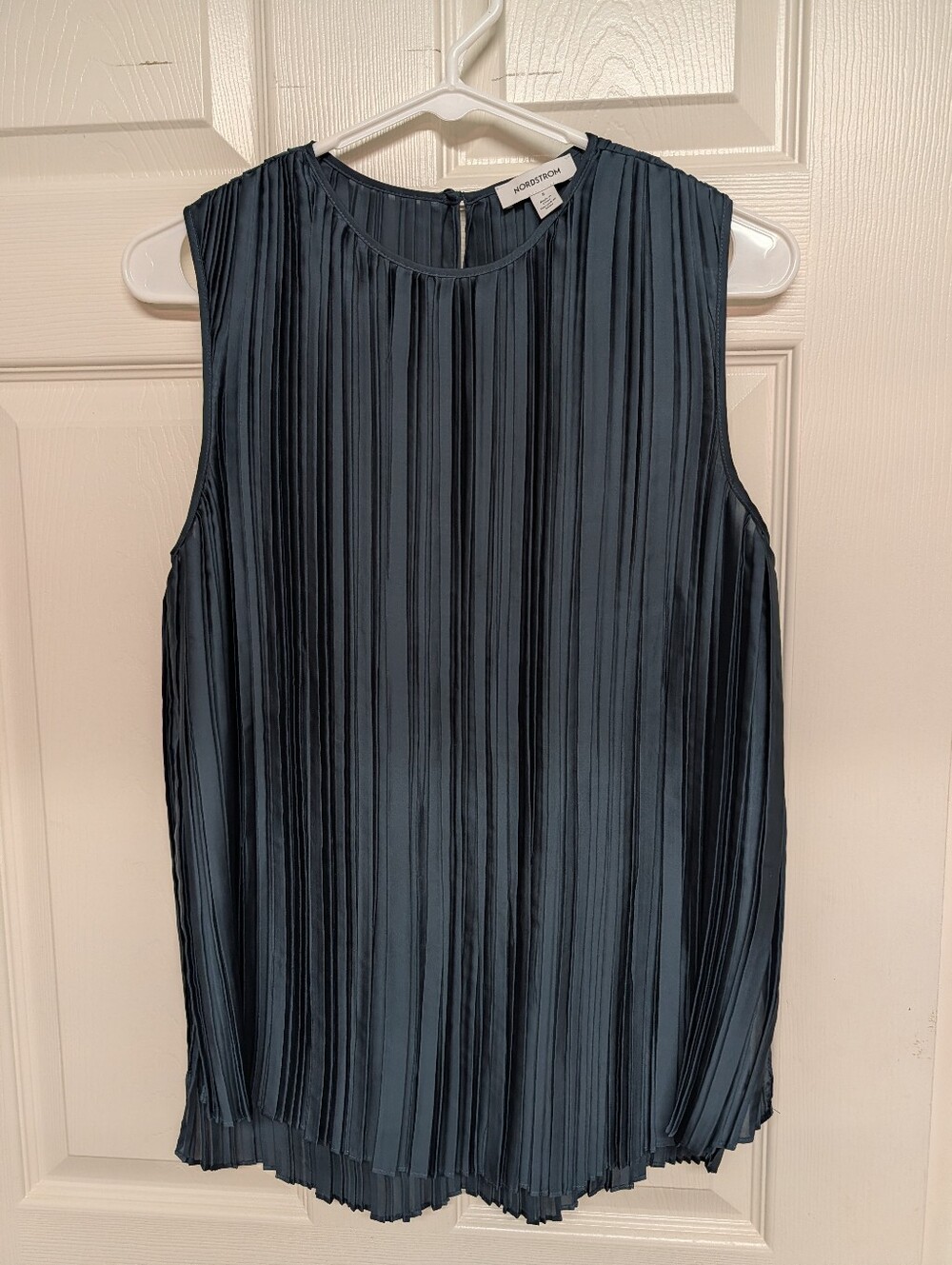 Nordstrom Women's Blouse Top Sleeveless Pleated Navy Blue Size S Career Elegant